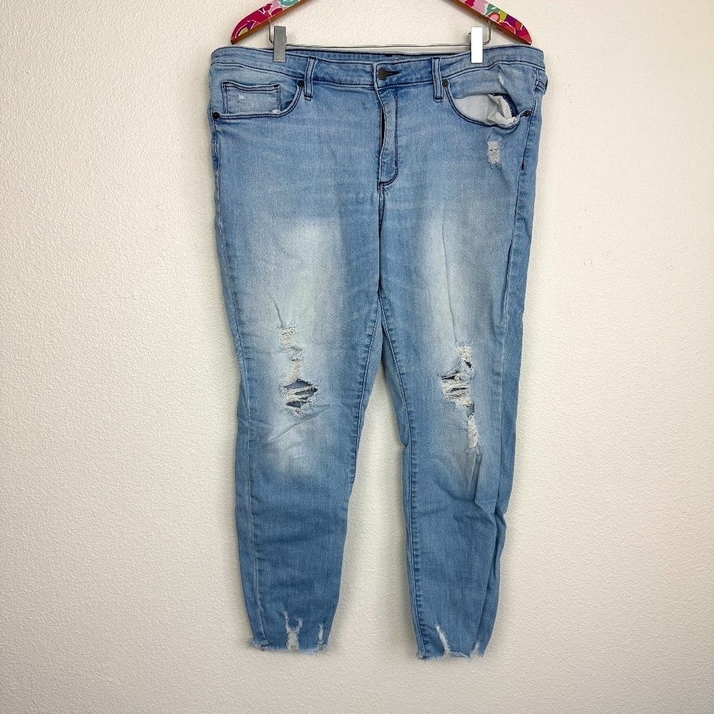 Universal Thread mid-rise skinny jeans size 18